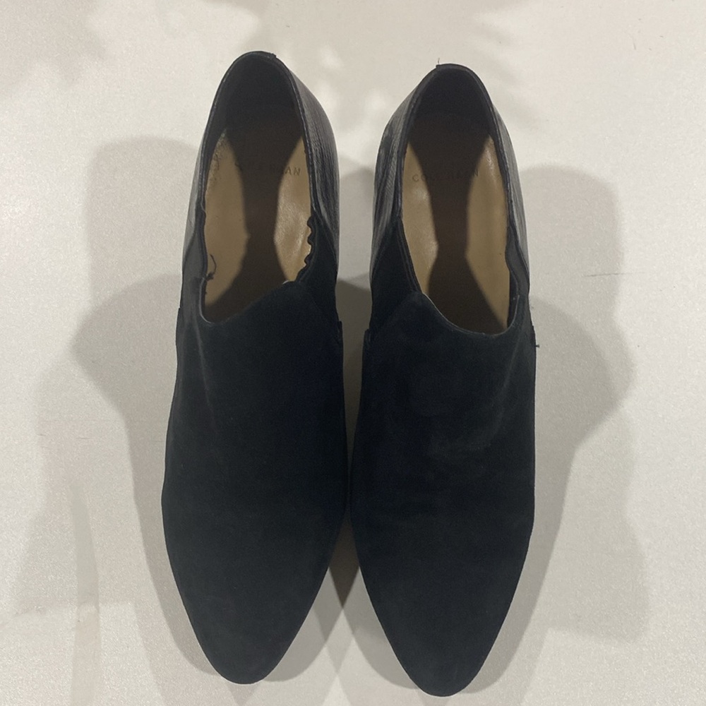 Cole Haan sz 8 suede booties